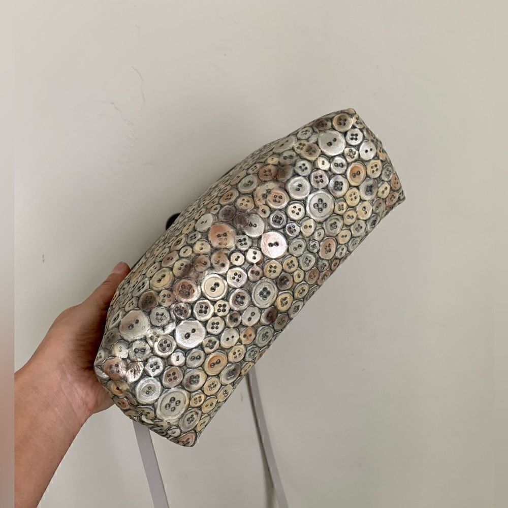 Handmade Genuine Leather Relief Button Pattern Push-lock Clutch/Crossbody - Picture 13 of 16